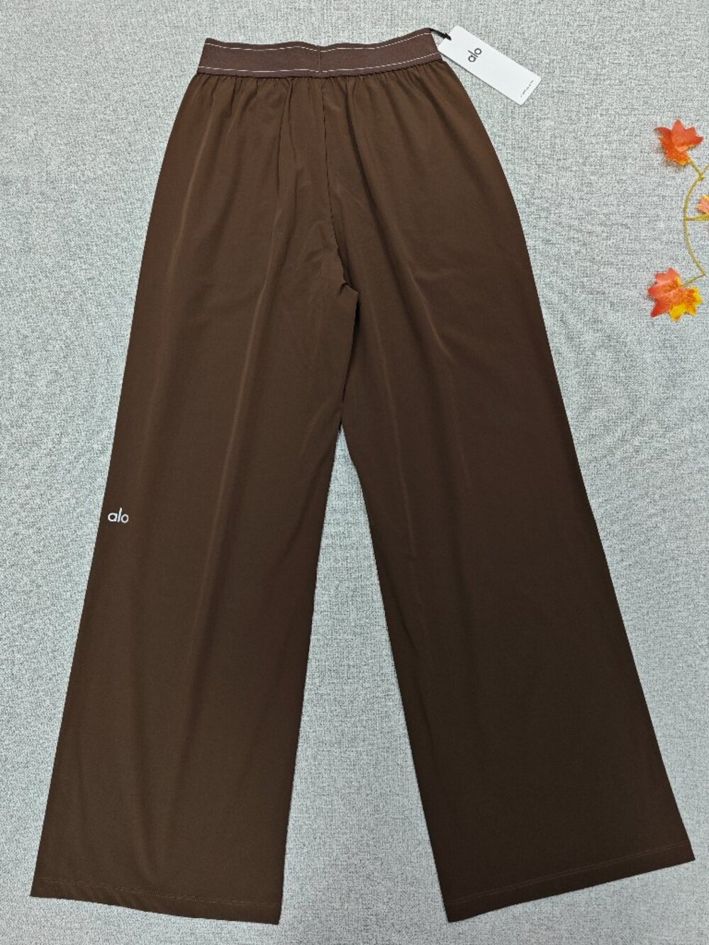 NWT ALO Yoga Regular Espresso Brown Size M 🎨 Relaxed Fit Suit Up Trousers - Picture 5 of 8
